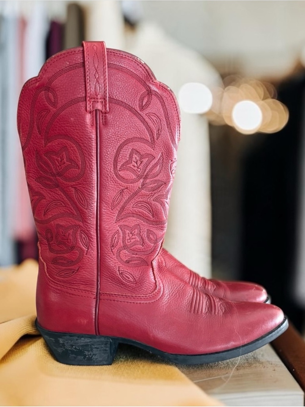 Ariat Cherry Red Leather Heritage Western R-Toe Floral Embroidered Cowboy Boots - Picture 3 of 7